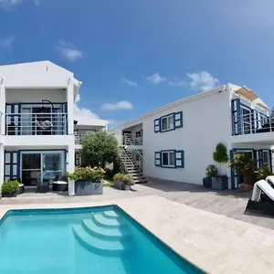 https://tradewinds-apartments-simpson-bay.comcaribbean.com